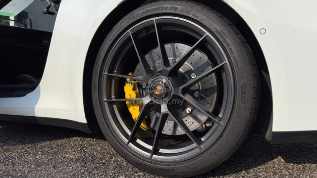 UNREG 2025 Porsche 911 CARRERA GTS (A) 3.6 (992.2) - 5