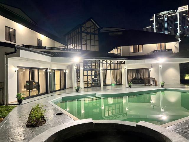 Beautiful LUXURY VILLA BUNGALOW @ TITIWANGSA KLwith swimming pool 1