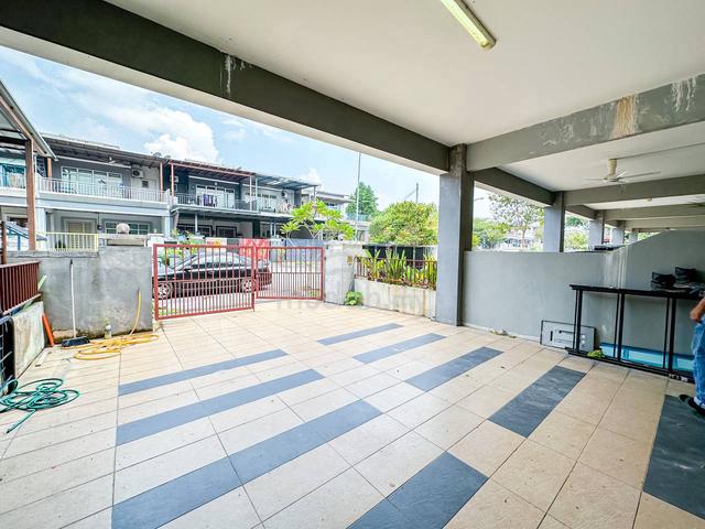 Warisan Puteri Presint 4 | Freehold & Renovated 1