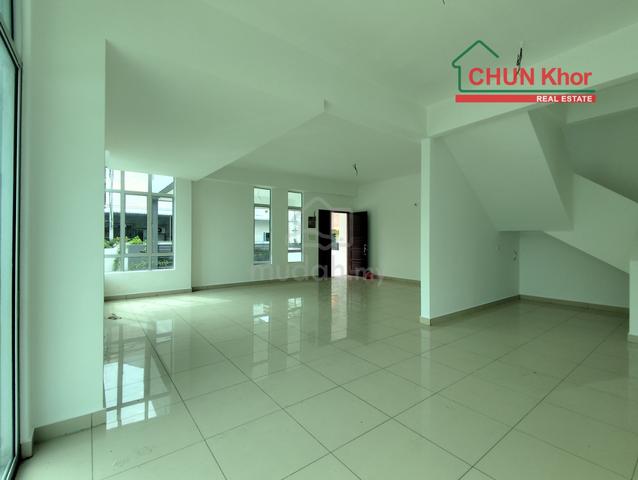 Double Storey Semi D Serai Murni Tambun 16 feet Side Land 1