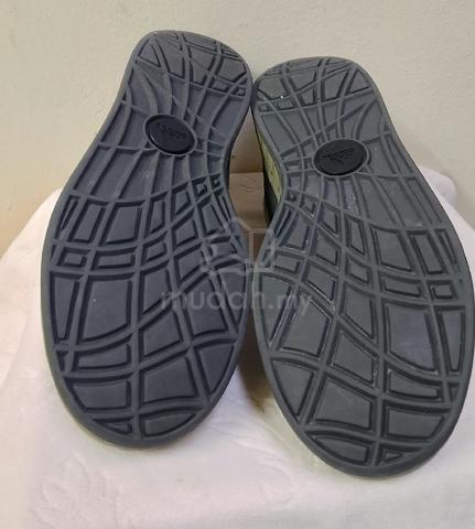Adidas (8.5uk) - photo 5 of 5