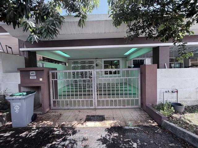 Teres 1 Tingkat Taman Nusa Intan Senawang | 4 Bilik 1