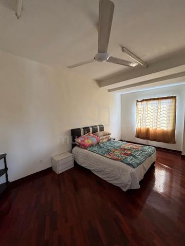 Sommerset Close Townhouse Permaisuri Yaacob Latif, Can Fit 6 Queen Bed 1
