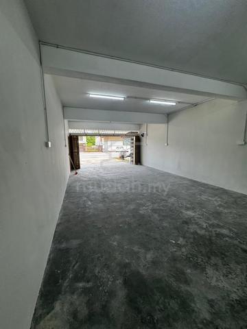 Facing mainroad Shoplot at Ujong pasir for rent 1