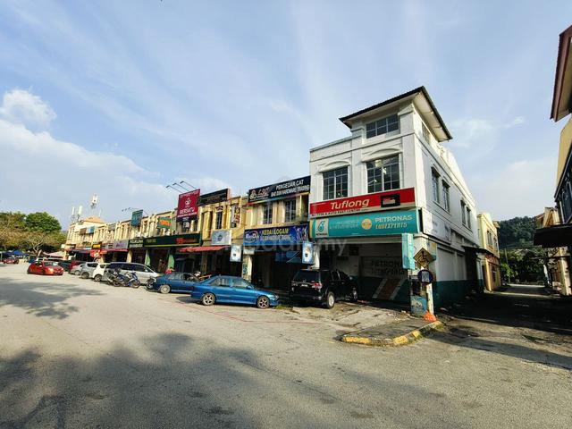 Office Lot Level 1 Facing Mainroad Jln Az-Zaharah Bandar Puncak Alam 1