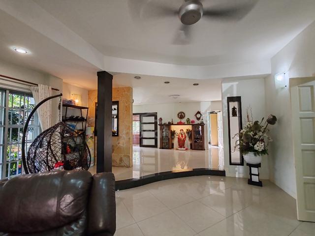 Value buy Fully Renovated 2.5 Storey Corner House For Sale 3