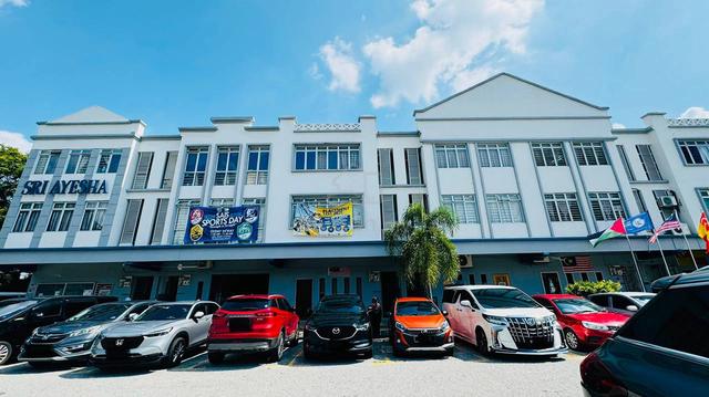 FACING OPEN 4300ft 3 Storey Shop Office Lot Seksyen 9 Bangi 1