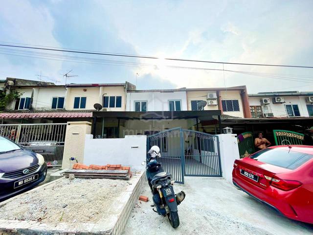 RENOVATED 😍 Double Storey Taman Murni, Batu 9, Cheras, Selangor 1