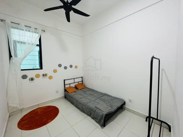 Middle Room for Rent @ Forestville Condo 1