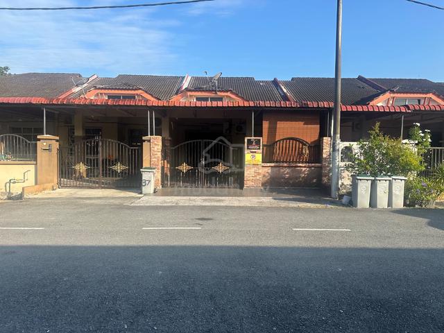 Tmn Manis Parit Raja..Rumah condition homestay untuk di Jual 1