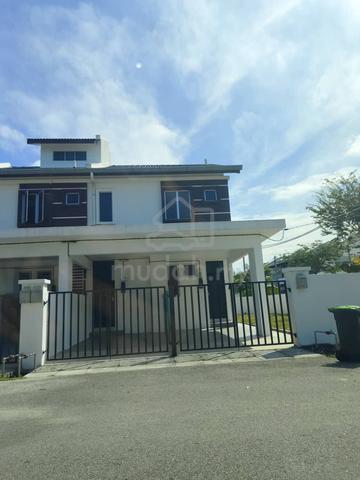 New Gated Guarded Townhouse Full Grill Upper Floor Corner Unit Nice 1