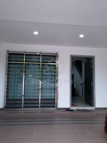 Horizon Hills Double Storey Terrace House for Rent Canal Garden North 1