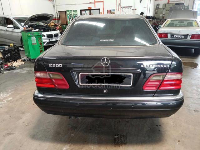Mercedes Benz E-200 Compressor (2.0) - 2