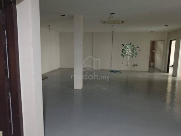 3 Storey Shoplot Corner (1st & 2nd Floor) @ Jalan Enggang x, Kulai 1