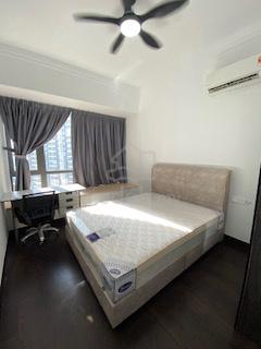 Spacious R&F room (queen bed) for rent - short walk to CIQ 1