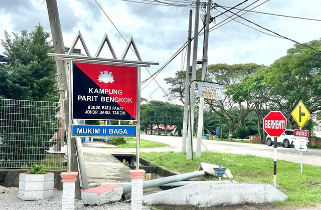 Tanah Lot Tepi Jalan Besar Batu Pahat-Muar(Parit Bengkok Bagan) 2
