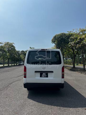 2010 Toyota HIACE 2.5 (M) - 2