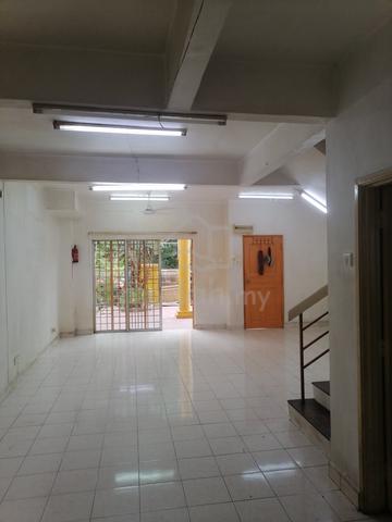 Intermediate 2 story house in tmn bukit emas balakong for sale 1