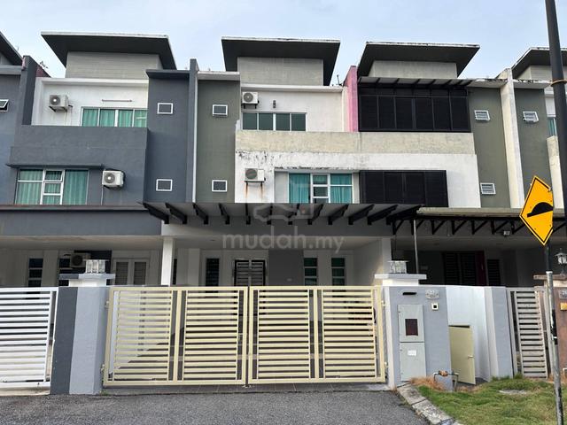 Perak Sitiawan Freehold 2.5-Storey Terraced House For Sale 1