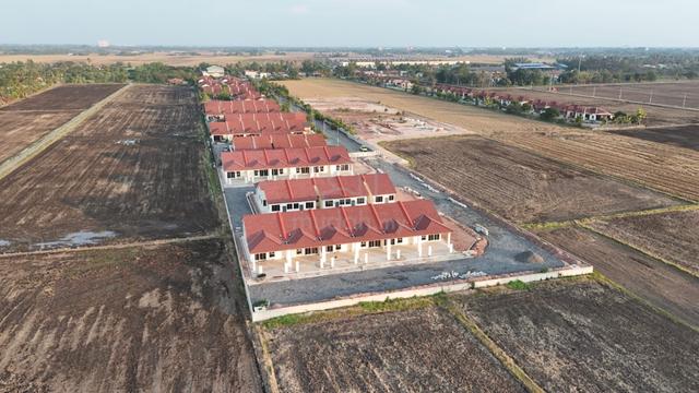 FREE Booking!FREE Lawyer Fees!Teres Setingkat Taman Kubang Rotan 2B! 1