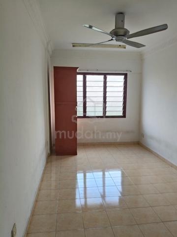 Pandamaran Flat 1