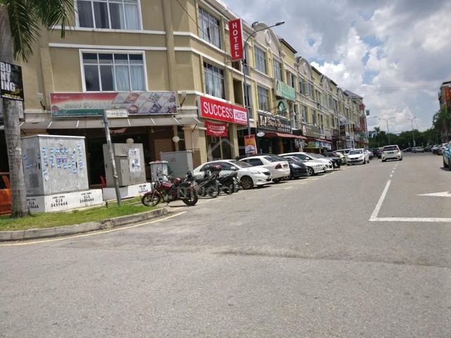 End lot ground floor shop, reko sentral, kajang 1