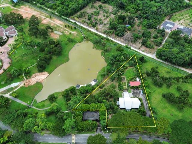 1 Storey Lakeside Bungalow (with Orchard Land) Planters Haven Nilai 1