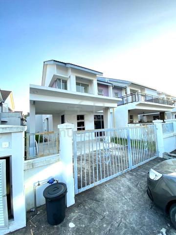 Semi-D Cluster Double Storey Bayu Suria Bandar Puncak Alam 1