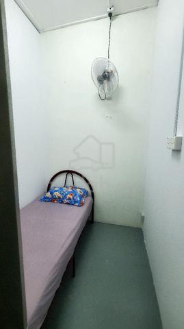 Bilik Sewa Lelaki Tampoi 1