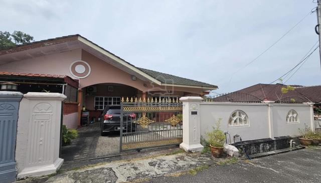 Single Storey SemiD Ayer Keroh Fully Extended 5rooms Extra Garden Area 1