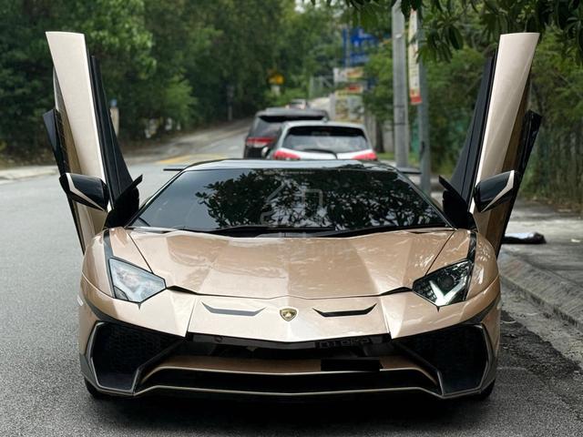 2012 Lamborghini AVENTADOR 6.5 LP 700-4 (A) - 2