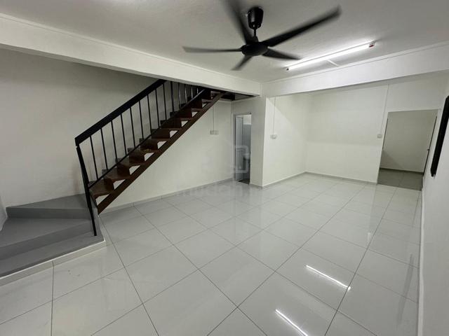 Double Storey / Puteri Wangsa / End Lot / 2 Bed 1 Bathroom 1