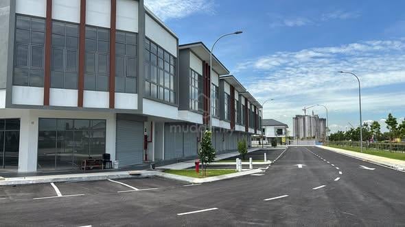 Brand New Kota Bayuemas Klang 2 Storey Shop Lot 22x70 Freehold Sale 1