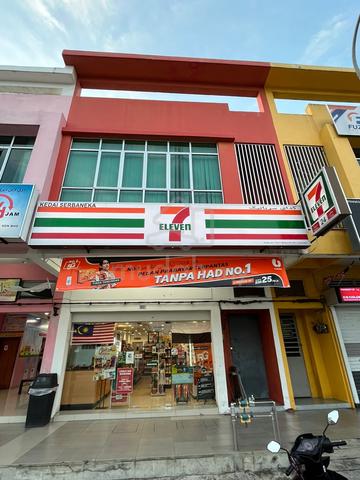 Bangunan Kedai Di Batu 5 Jalan Gambang 1