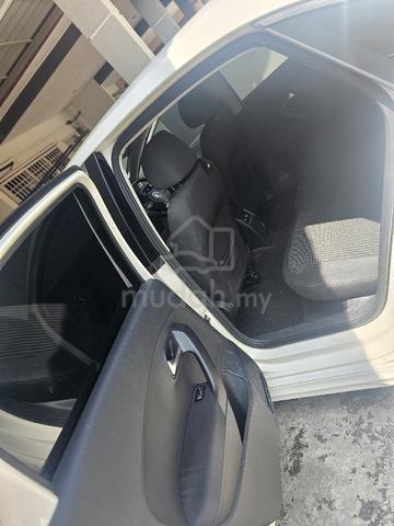 volkswagen Polo Sedan 1.6 year 2015 - 5