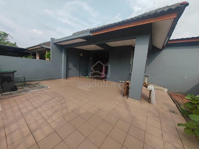 Bukit Indah/ 5 bedroom/ Single Storey/ End Lot/ Will Do New Painting 1