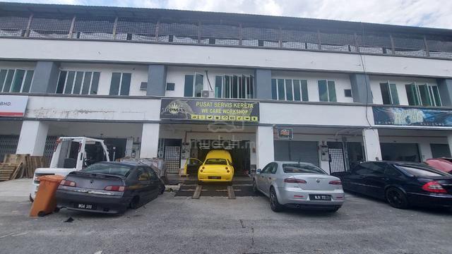 GOOD LOCATION 3200ft 3 Storey Shop Lot Lestari Perdana Seri Kembangan 1