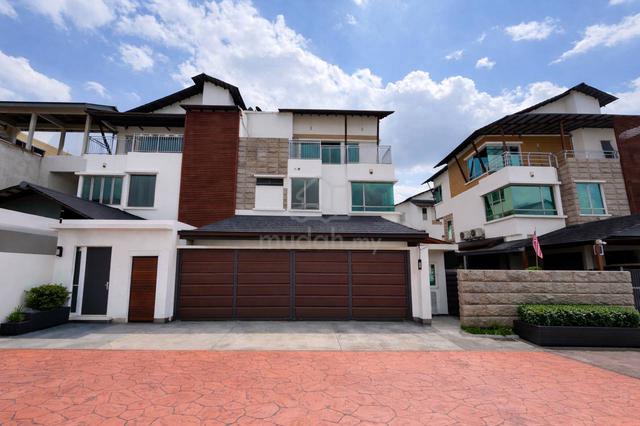 RENOVATED 🔥 3 Storey Semi-D Laman Seri Seksyen 13 Shah Alam 1