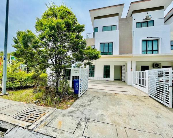 CORNER LOT 🔥 2.5 Storey Crista Setia Utama, Setia Alam 1
