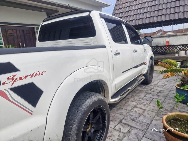 2011 Toyota HILUX 3.0 G (A) - 4