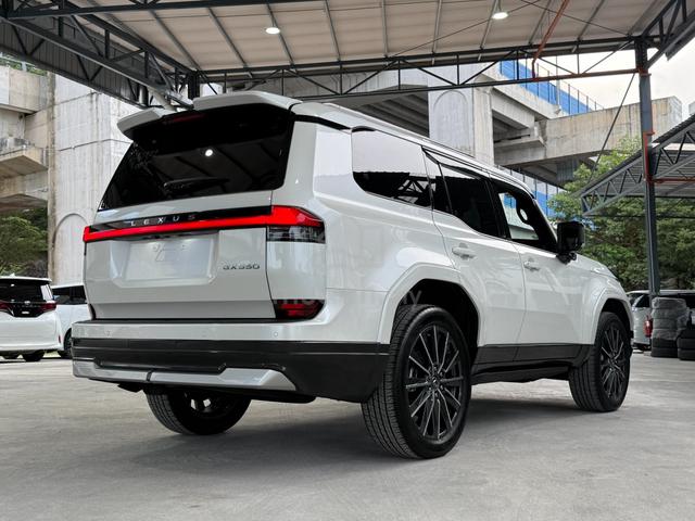 2025 Lexus GX550 3.5 LUXURY 5A Grade 5k km drive - 4