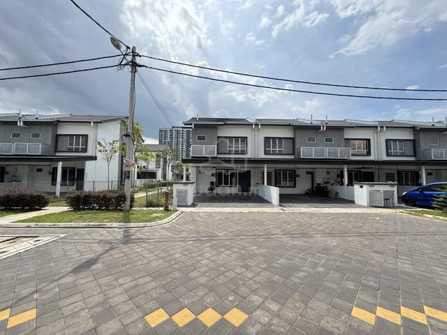 2storey Fully Furnished🔥END LOT Gated Guarded Near CyberputrAKLIA✅ 1