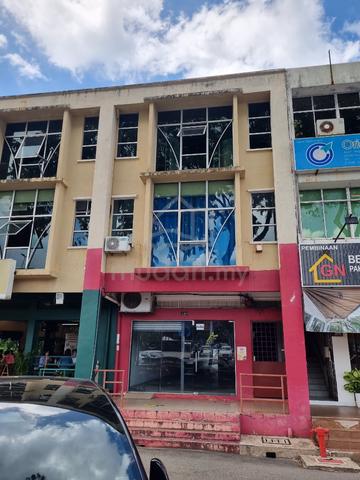 Ground Floor & Basement 3 Storey shop lot Jln.Beserah Kuantan 1
