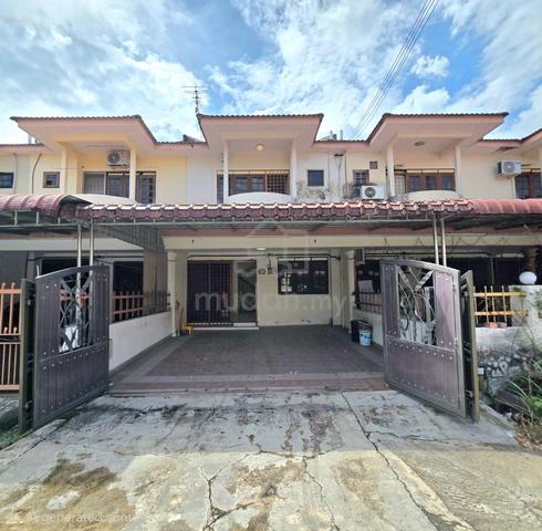 Pengkalan Move in Condition Double Storey House For Sale 1