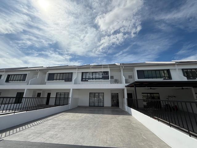 Brand New Lake View 26x90 Sejati Lakeside 2 Sty Superlink Cyberjaya 1
