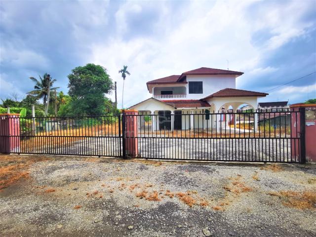 HUGE LAND 2 Storey Bungalow - Jalan Mesjid, Kg Melayu Yong Peng 5R 4B 1