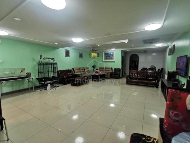 Teres 2 Tingkat, Jalan Kristal Seksyen 7, Shah Alam. Renovated Unit. 1