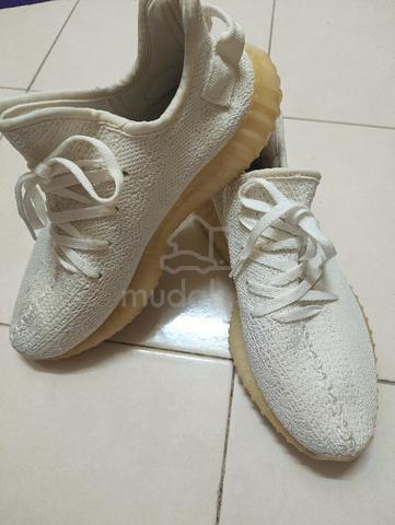 Kasut Adidas Yezzy Shoes for sale in Salak Tinggi Selangor