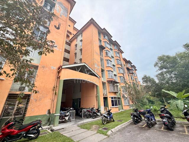 Apartment Seroja (Puchong) 1