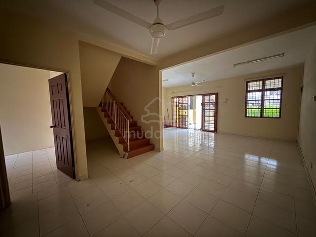 Town Area Lagenda Heights 3 Storey House For Rent 1
